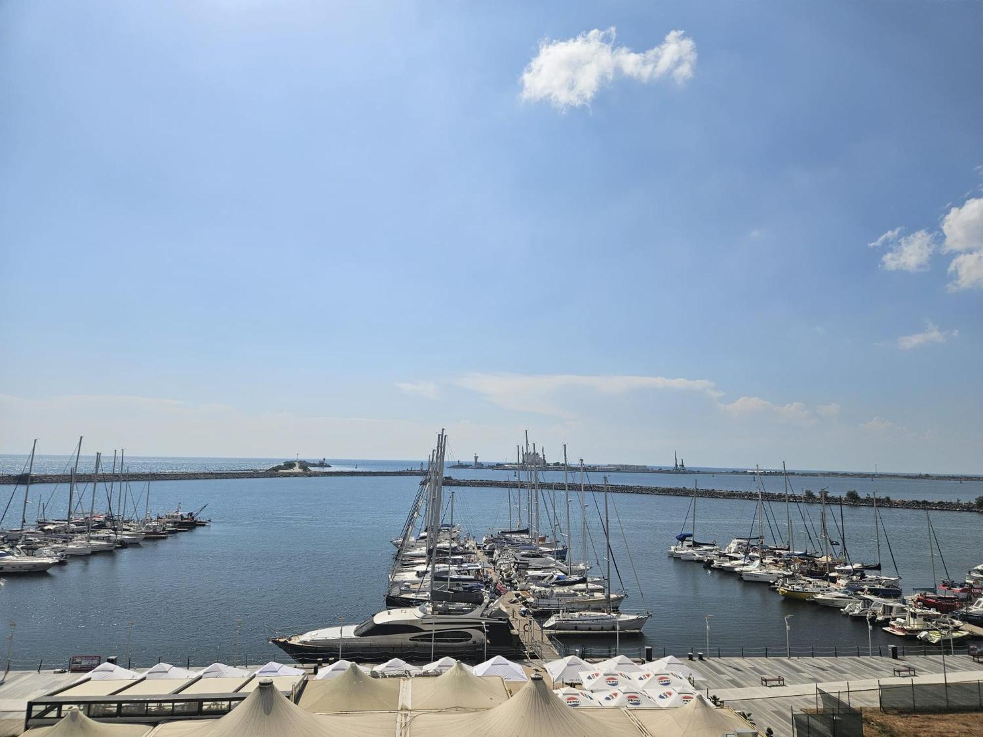 Blue Marina Sea View Apartment Mangalia Exterior photo