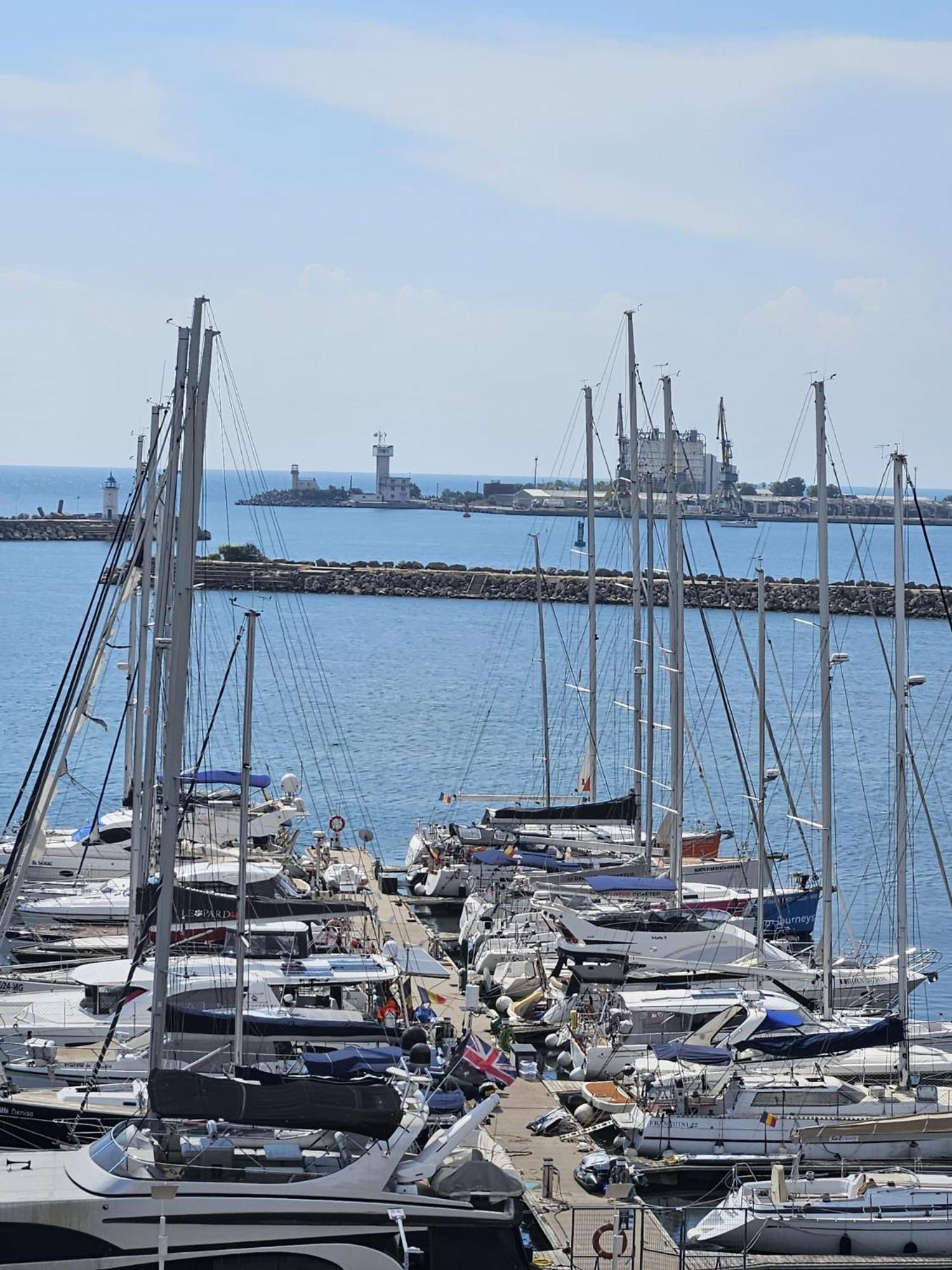 Blue Marina Sea View Apartment Mangalia Exterior photo