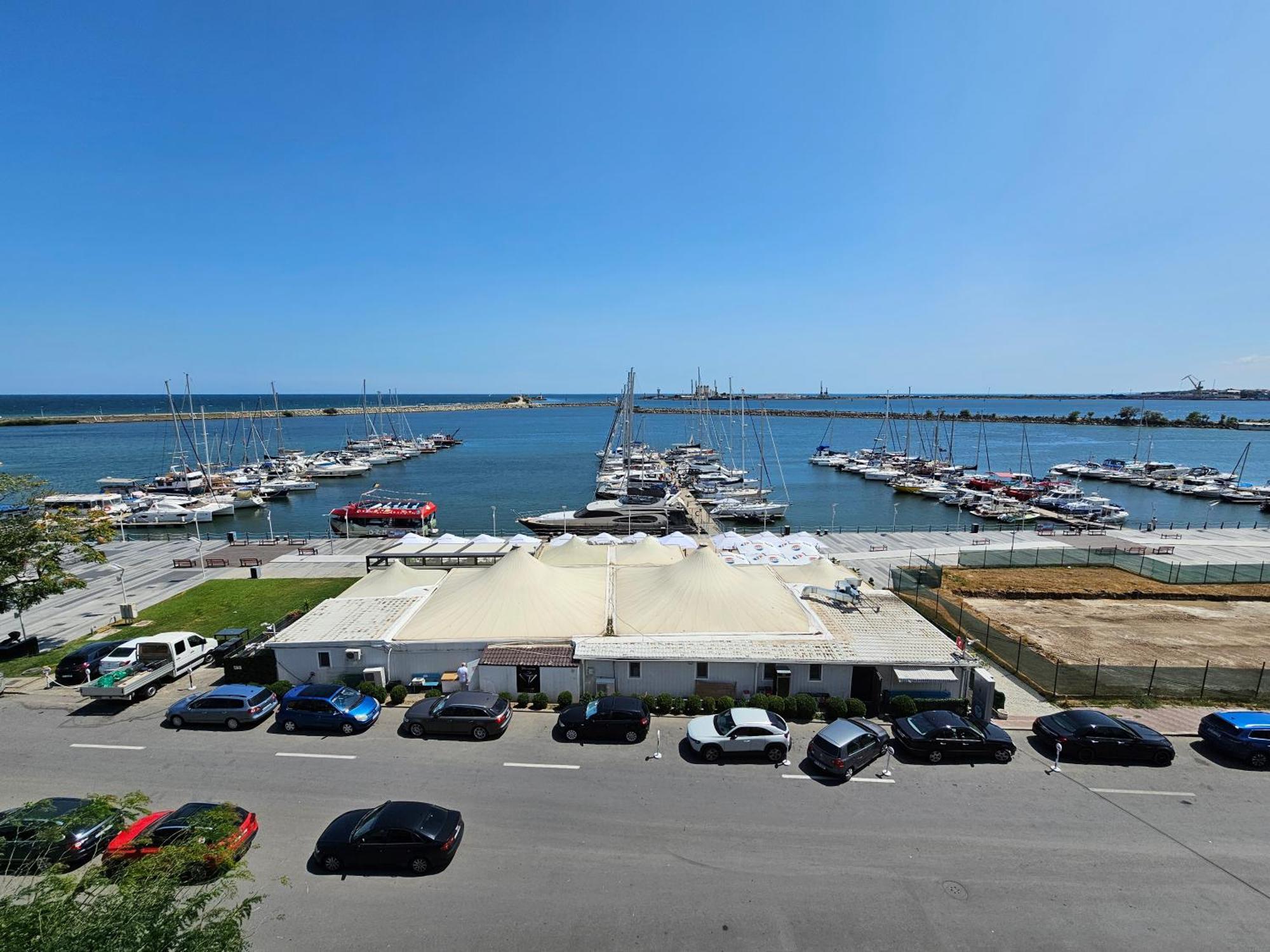 Blue Marina Sea View Apartment Mangalia Exterior photo